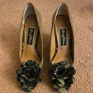 Betsy Johnson open toe wedges green US 6